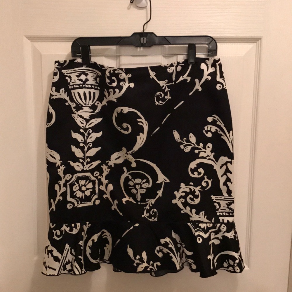 White House Black Market Size 12 Skirt